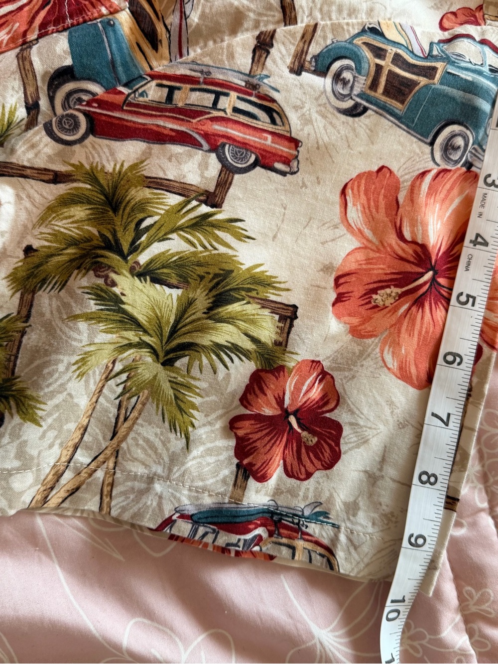 Vintage Islands Fine Burgers & Drinks
Hawaiian Aloha Shirt - Size XS. - Picture 14 of 16